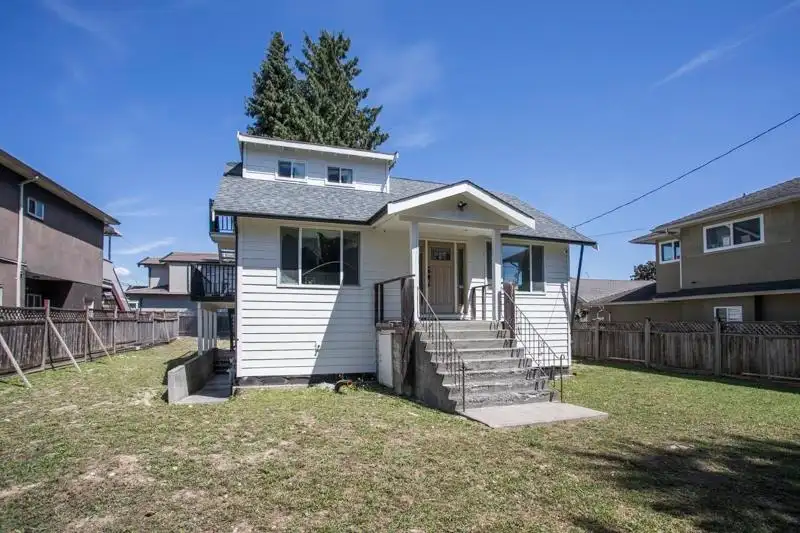 7520 CANADA WAY - photo 3 of 17
