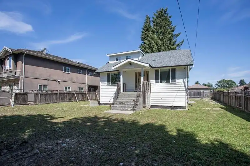 7520 CANADA WAY - photo 4 of 17