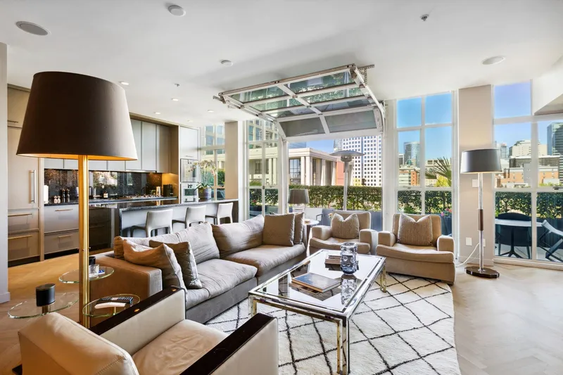 701 546 BEATTY STREET - photo 1 of 25