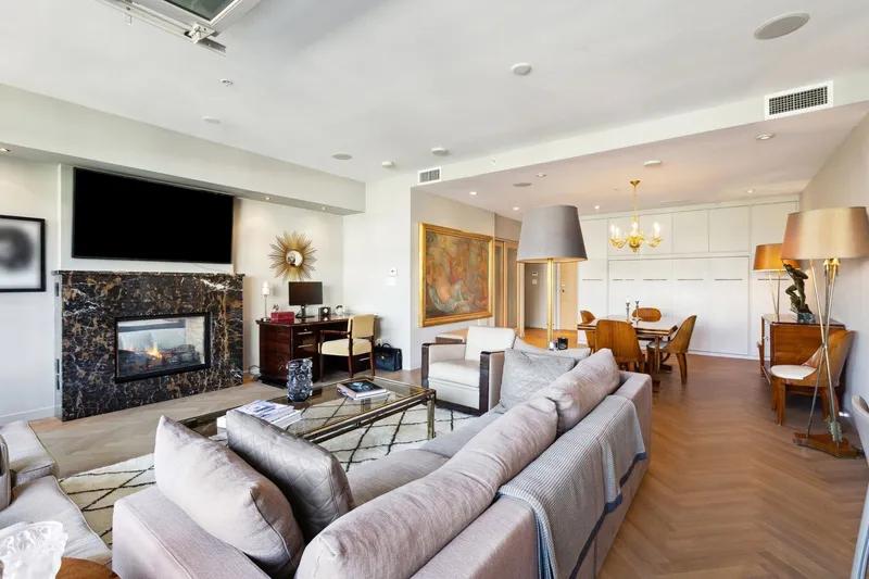 701 546 BEATTY STREET - photo 3 of 25