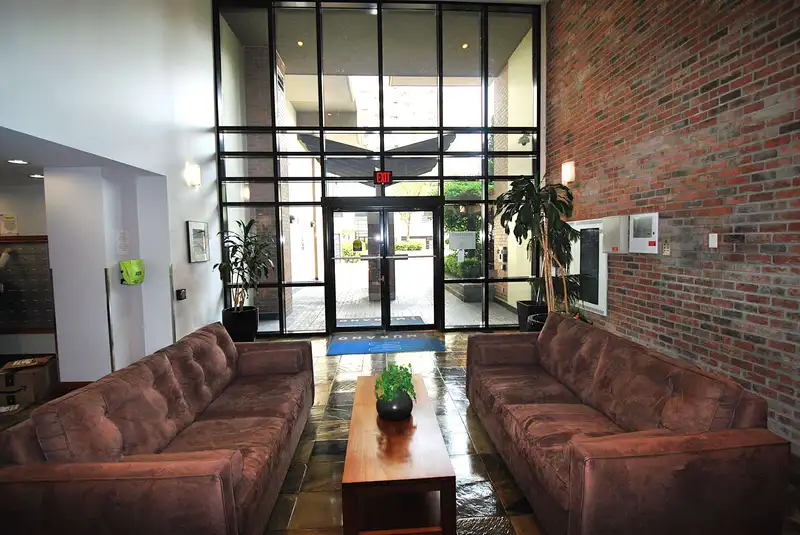 404 10 RENAISSANCE SQUARE - photo 2 of 26