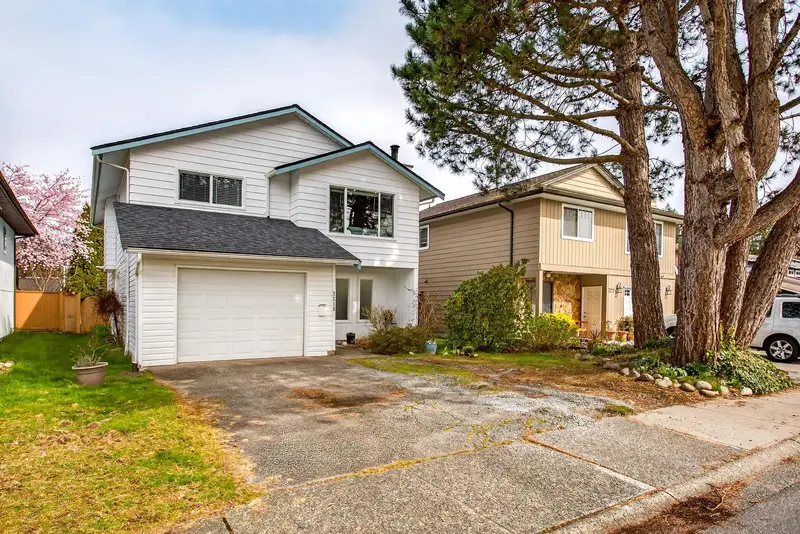 3219 HARWOOD AVENUE - photo 2 of 25