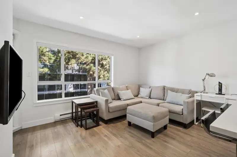 302 555 W 14TH AVENUE - photo 1 of 17