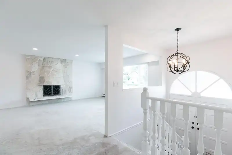 910 EDINBURGH STREET - photo 4 of 13