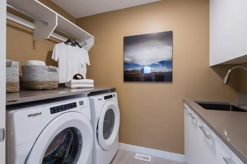 128 3637 SHEFFIELD AVENUE - photo 1 of 15