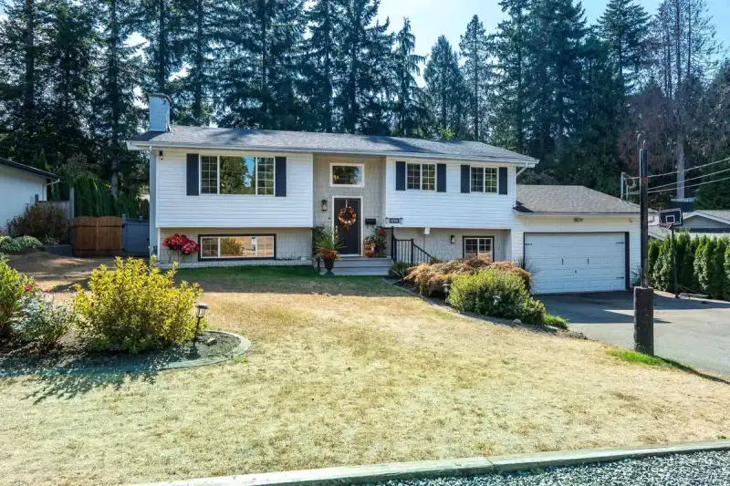 20504 43 AVENUE - photo 1 of 40