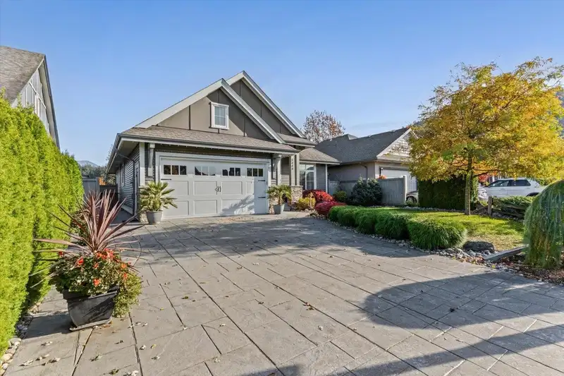 5440 CHINOOK STREET - photo 1 of 35