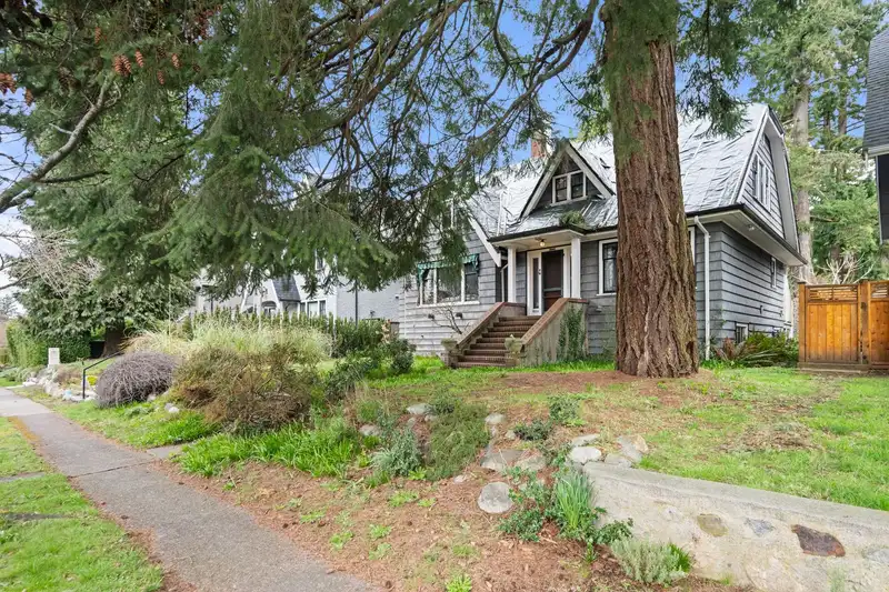 3547 W 38 AVENUE - photo 4 of 40