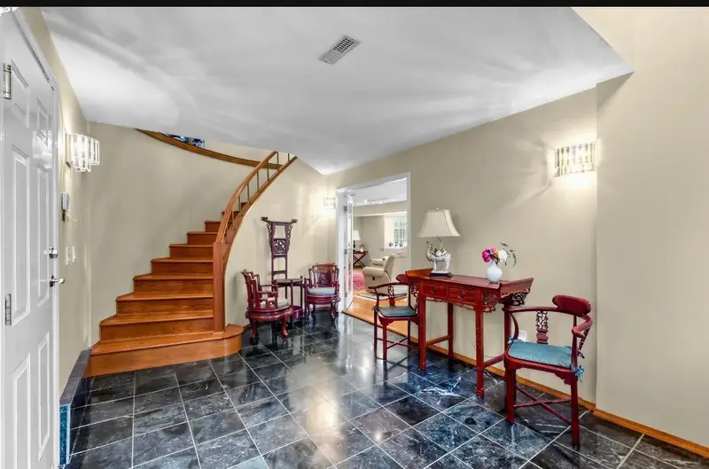 8022 LAKEFIELD DRIVE - photo 4 of 25