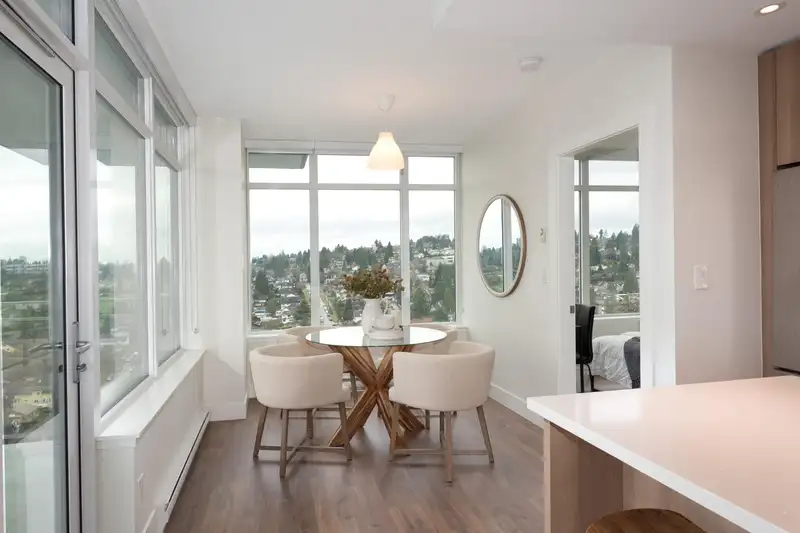 2102 258 NELSON'S COURT - photo 4 of 40