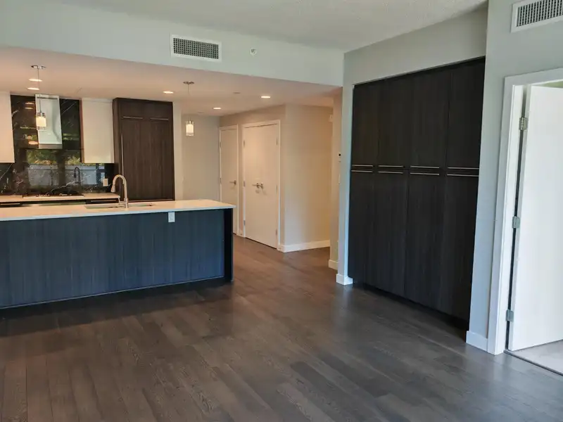 208 5077 CAMBIE STREET - photo 3 of 15
