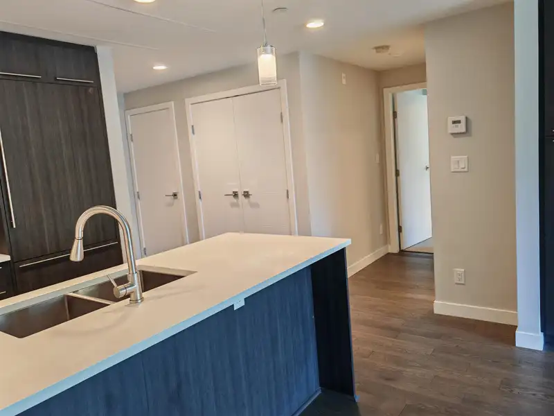 208 5077 CAMBIE STREET - photo 4 of 15