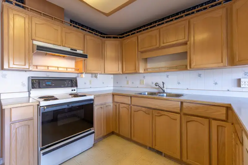 16 2988 HORN STREET - photo 4 of 40