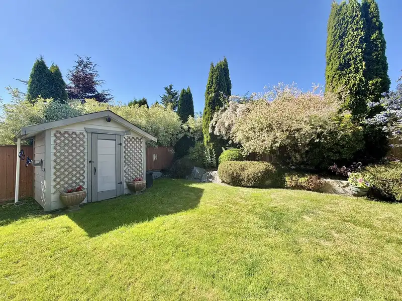910 OCEANMOUNT BOULEVARD - photo 4 of 40