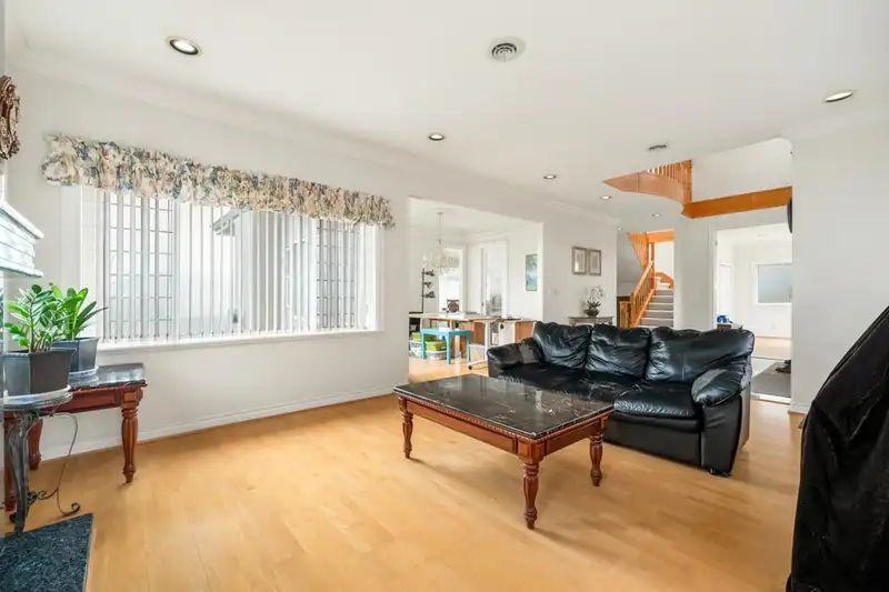 5698 CLINTON STREET - photo 3 of 24