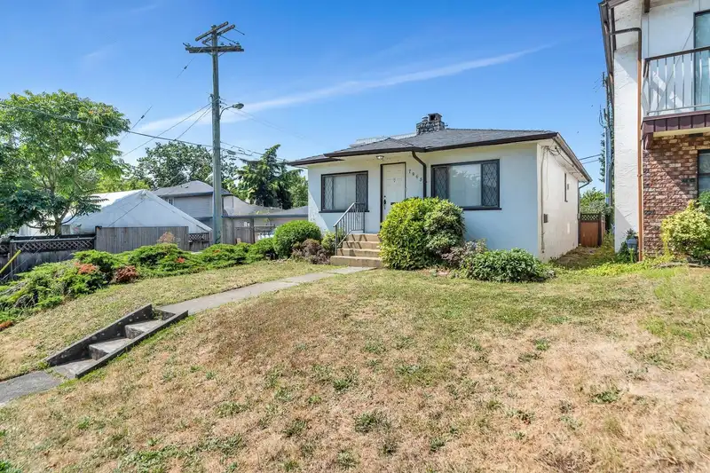 7965 ONTARIO STREET - photo 2 of 25