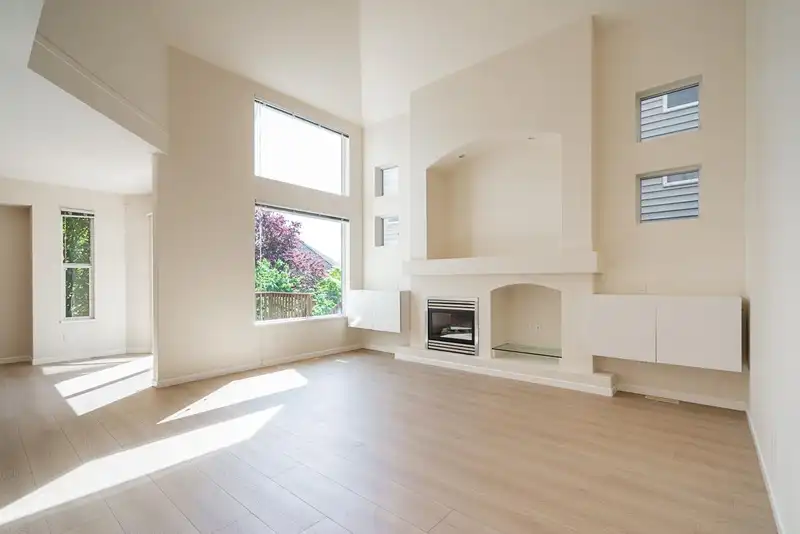 20182 70 AVENUE - photo 4 of 40