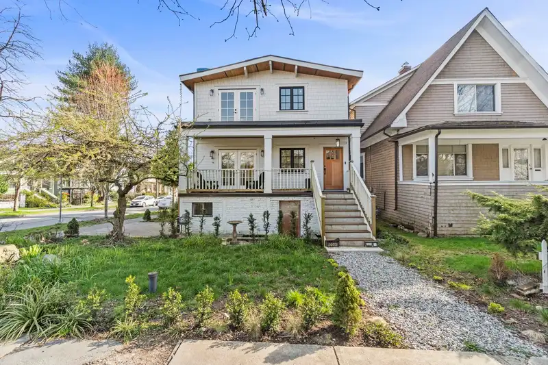 2072 KITCHENER STREET - photo 2 of 35