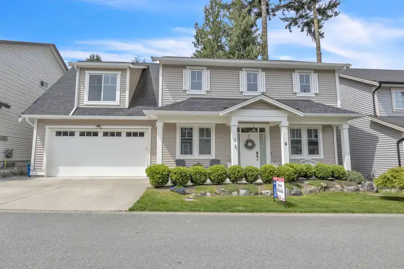 2 33973 HAZELWOOD AVENUE - photo 1 of 40