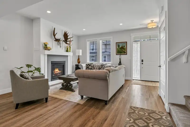 2 33973 HAZELWOOD AVENUE - photo 4 of 40