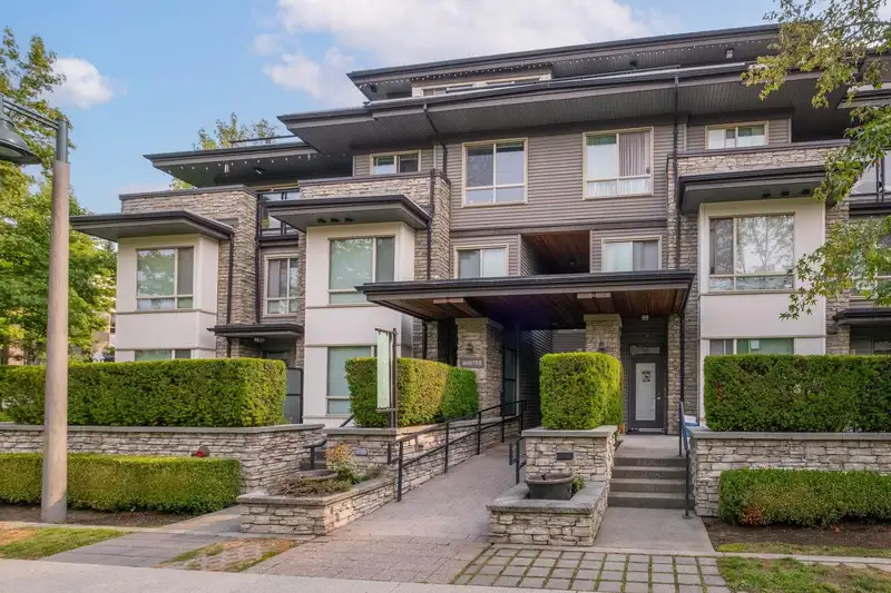 314 7478 BYRNEPARK WALK - photo 1 of 31