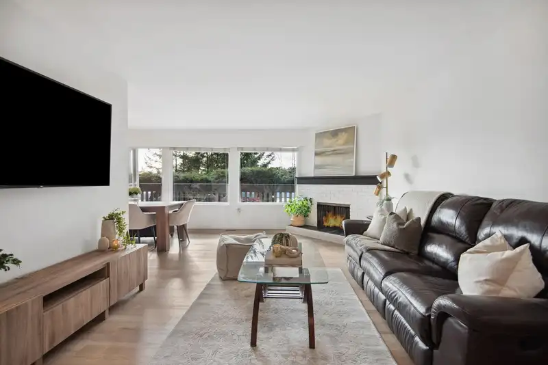 1193 LILLOOET ROAD - photo 1 of 37