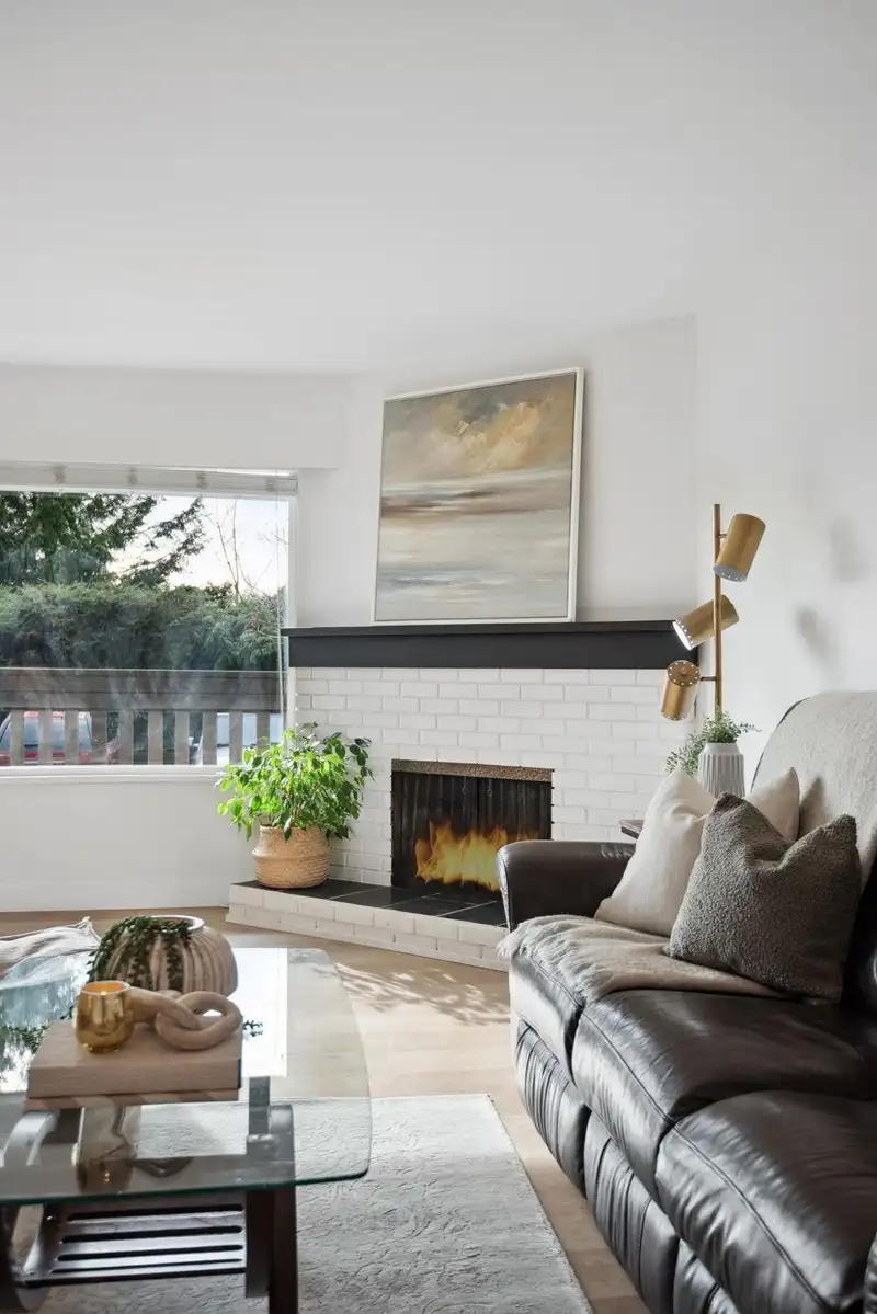 1193 LILLOOET ROAD - photo 3 of 37