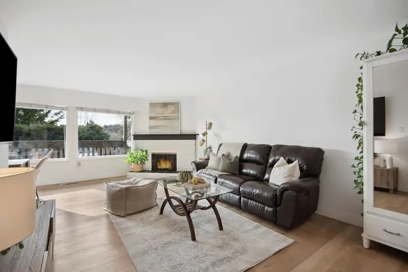 1193 LILLOOET ROAD - photo 4 of 37