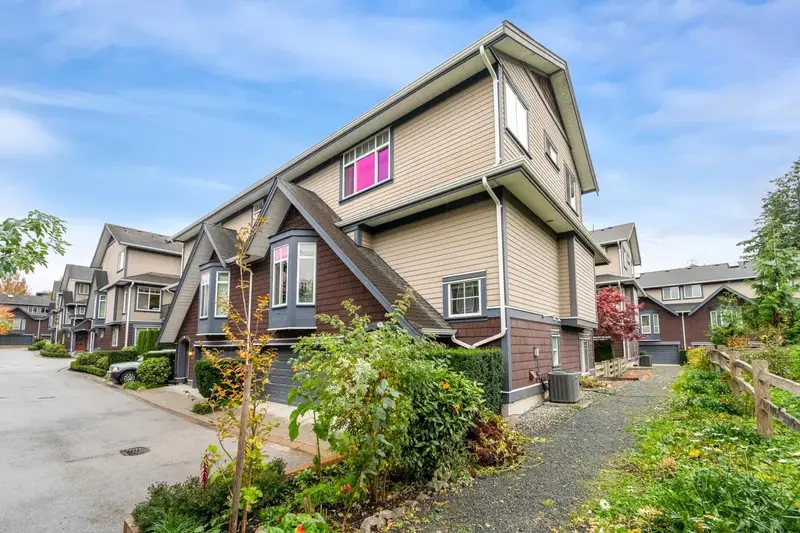 23 15977 26 AVENUE - photo 3 of 25