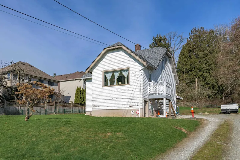 19957 68 AVENUE - photo 2 of 15