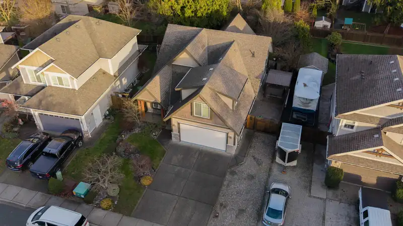8512 BRADSHAW PLACE - photo 2 of 40