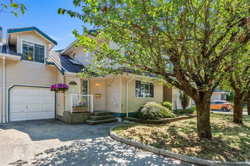 2 19252 119 AVENUE - photo 1 of 36