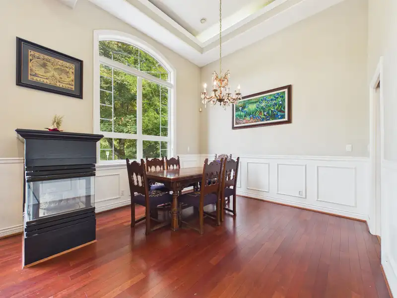 14036 90 AVENUE - photo 3 of 12