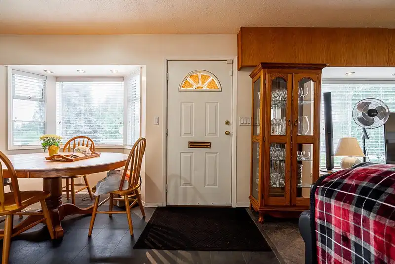 10286 127 STREET - photo 4 of 24