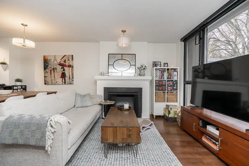 502 2036 W 10TH AVENUE - photo 2 of 26