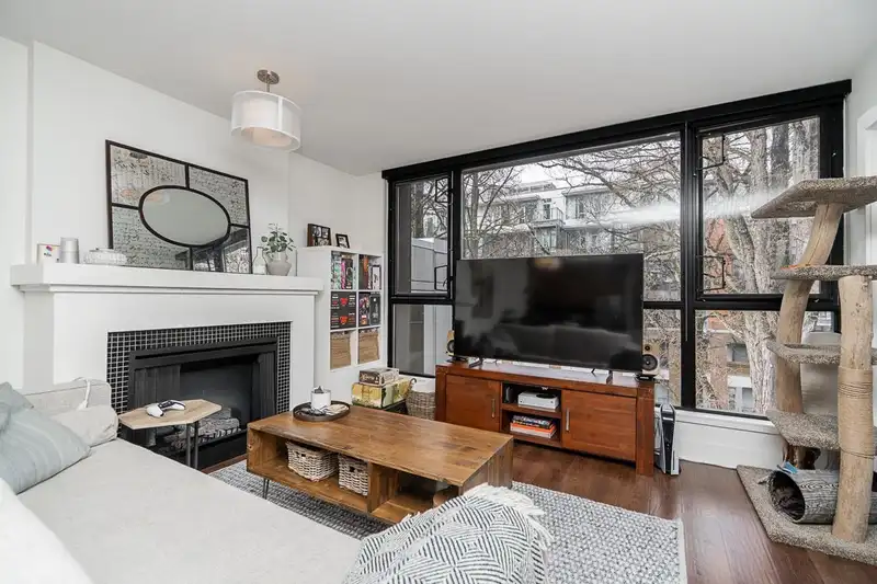 502 2036 W 10TH AVENUE - photo 3 of 26