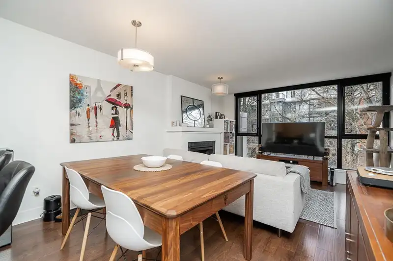 502 2036 W 10TH AVENUE - photo 4 of 26
