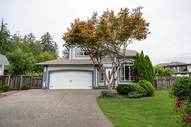 15445 109A AVENUE - photo 1 of 33