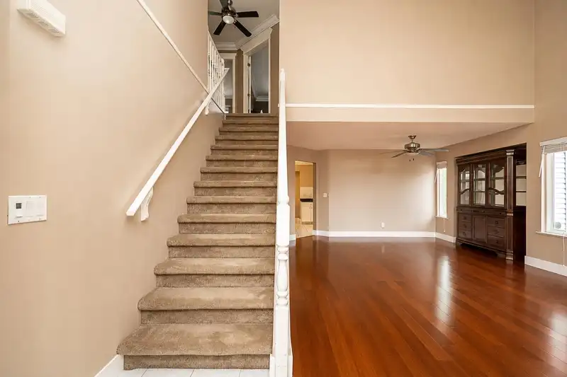15445 109A AVENUE - photo 3 of 33