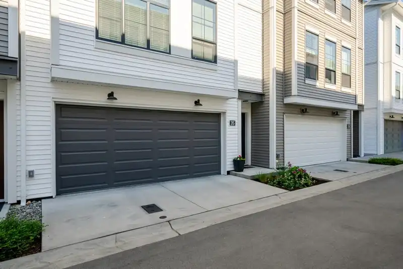 35 2774 MONTROSE AVENUE - photo 2 of 35