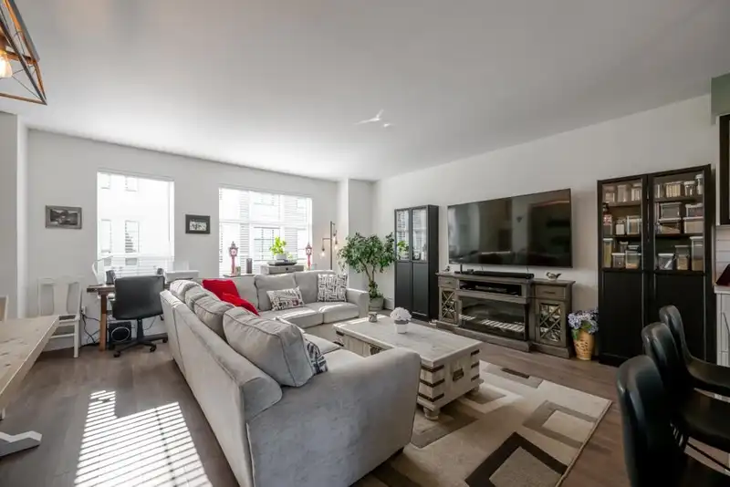 35 2774 MONTROSE AVENUE - photo 3 of 35
