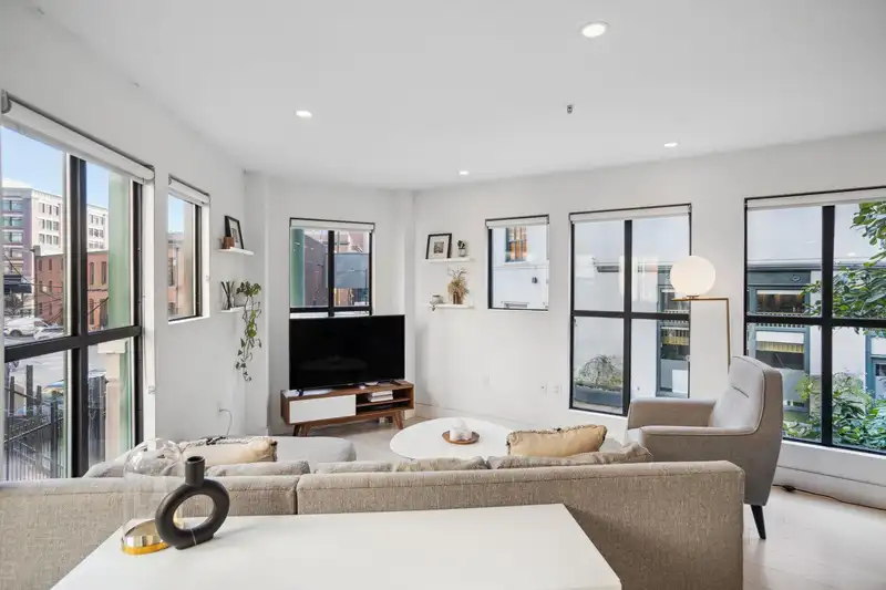 4 9 E CORDOVA STREET - photo 2 of 14