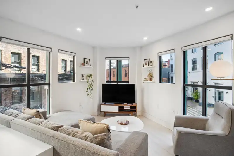 4 9 E CORDOVA STREET - photo 3 of 14