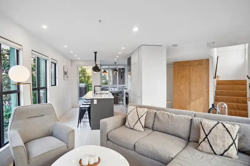 4 9 E CORDOVA STREET - photo 4 of 14