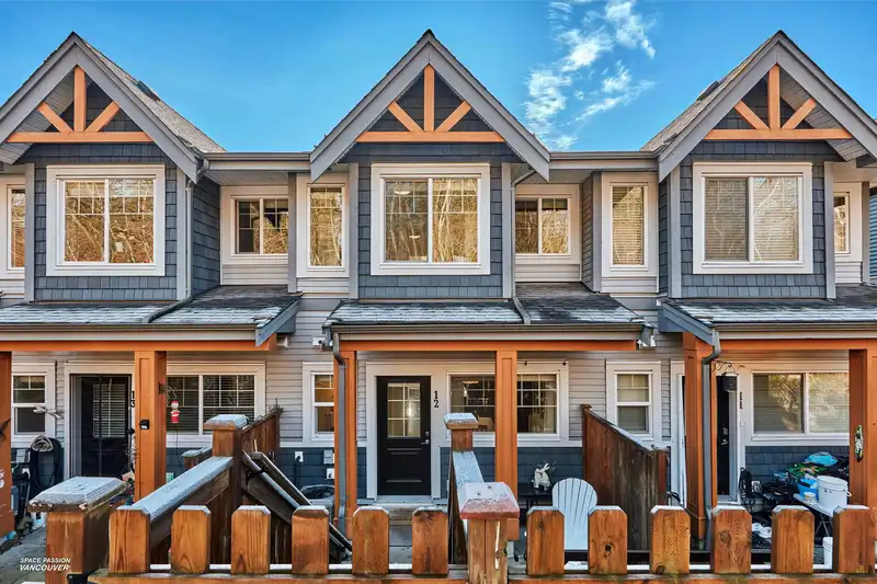 12 22810 113 AVENUE - photo 1 of 36