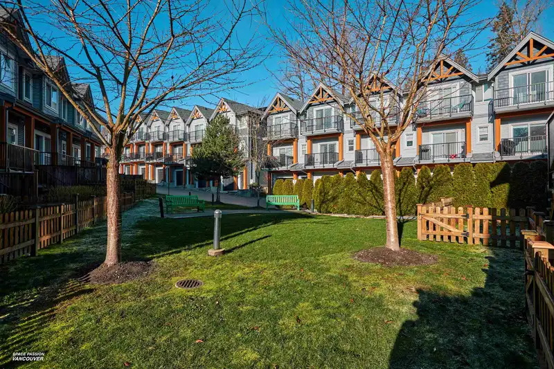 12 22810 113 AVENUE - photo 3 of 36