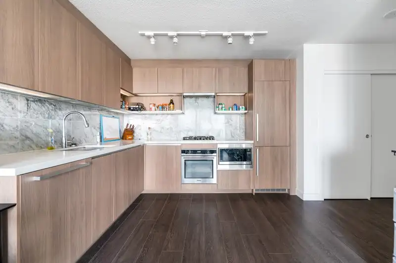 2707 13696 100 AVENUE - photo 1 of 12