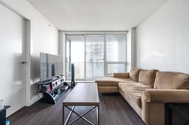 2707 13696 100 AVENUE - photo 2 of 12