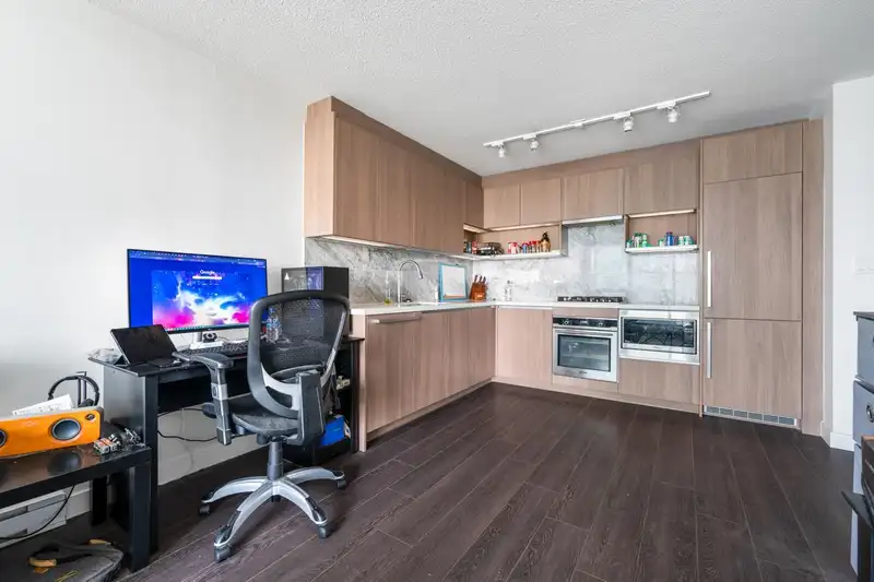 2707 13696 100 AVENUE - photo 3 of 12