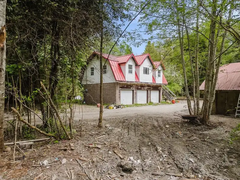 1575 BURTON ROAD - photo 1 of 17